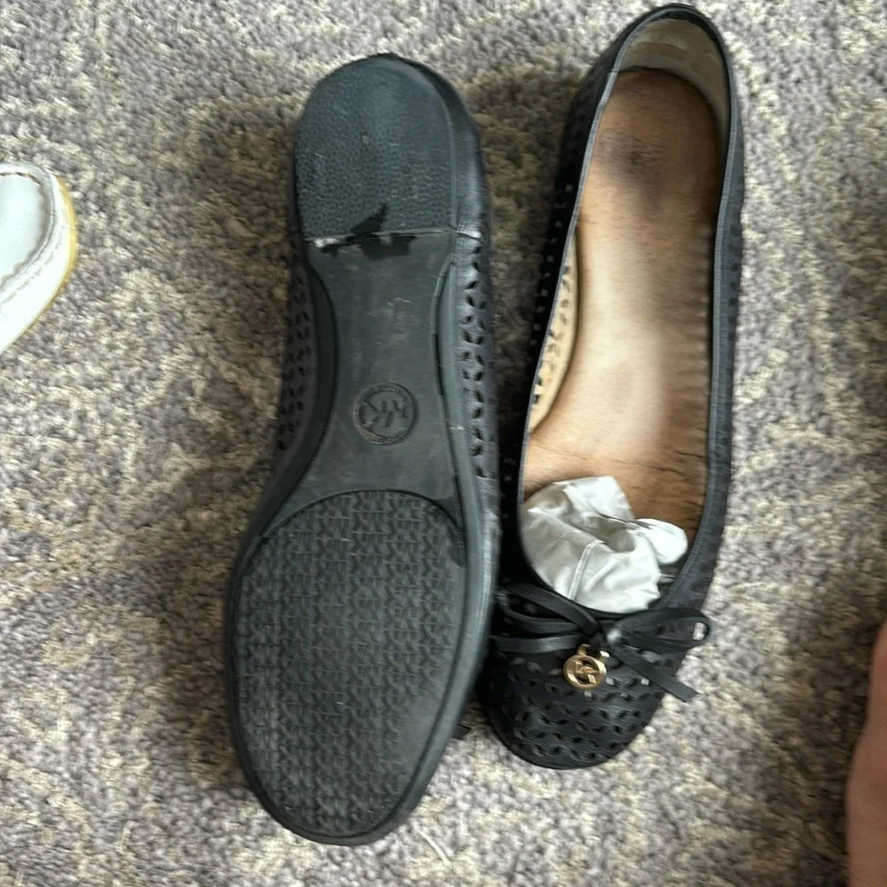 Michael Kors perforated black ballet that’s in size 8 - Picture 9 of 12